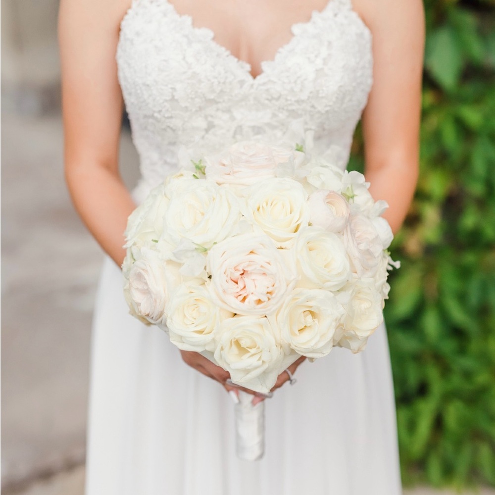 Elegant White Lace Wedding Dress